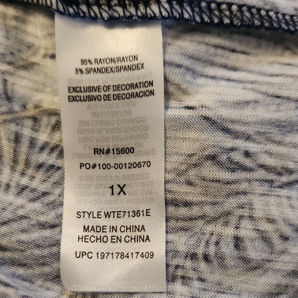 Democracy Blue Leaf-Print Ruffled V-Neck Top - Picture 6 of 7